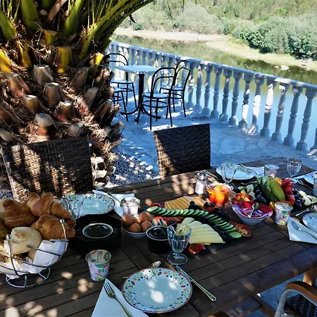 Alojamento de Acomodação e Pequeno-almoço Encontro No Rio *